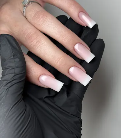 LUŹNO RĄCZKA Natalia Zduńczyk stylizacja paznokci i szkolenia